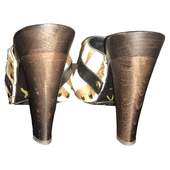 Yves Saint Laurent Rive Gauche Sandal - Picture 13 of 14